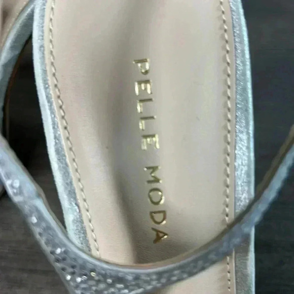 PELLE MODA Onora T-strap Sandal In Platinum Size 10M - Picture 8 of 10